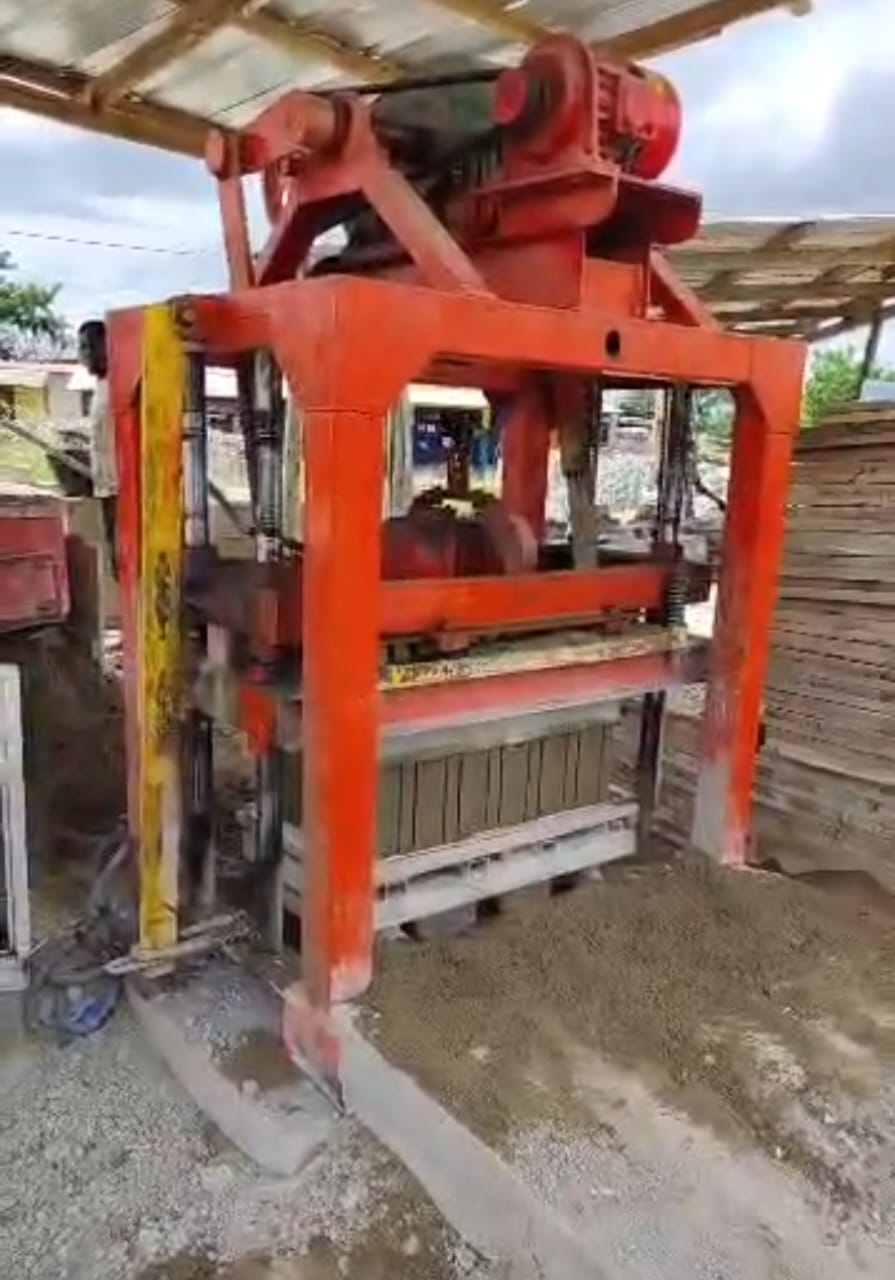 Machine à briques